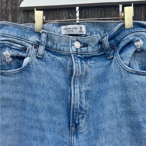 Abercrombie & Fitch 90’s Straight in High Rise Distressed Denim Jeans